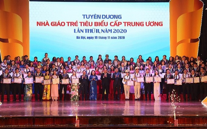 Reconocen a 99 profesores sobresalientes. (Fotografía: nhandan.com.vn)