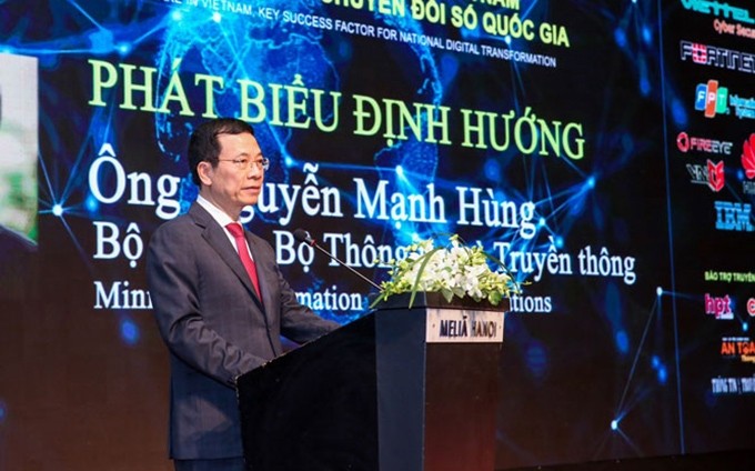 Ministro de Información y Comunicación, Nguyen Manh Hung, interviene en el evento (Fotografía: hanoimoi.com.vn)