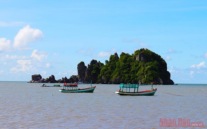 Kien Giang se compone de más de 143 islas, incluidas 105 flotantes de diferentes tamaños. De estas están habitadas 43, distribuidas en los distritos de Phu Quoc y Kien Hai y el de Kien Luong (circunscripción de Ha Tien). (Fotografía: Nhan Dan)