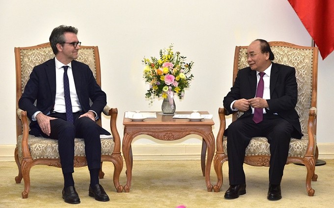 El primer ministro de Vietnam, Nguyen Xuan Phuc, y el jefe de la misión de la UE en Vietnam, embajador Giorgio Aliberti. (Fotografía: Tran Hai) 