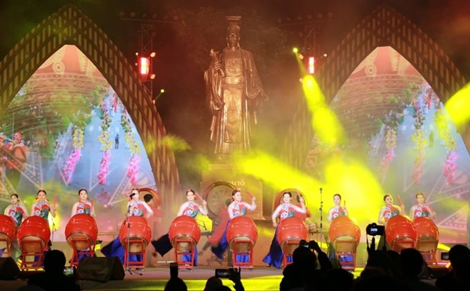 Una actuación en el acto inaugural del Festival. (Fotografía: anninhthudo.vn)