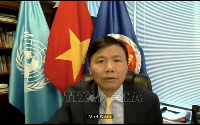 El embajador Dang Dinh Quy, jefe de la misión de Vietnam ante la ONU habla en una reunión. (Fotografía: vna)