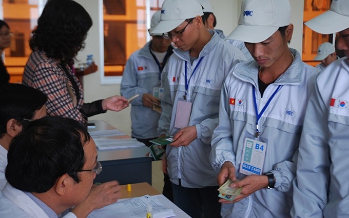 Trabajadores vietnamitas en Corea del Sur.