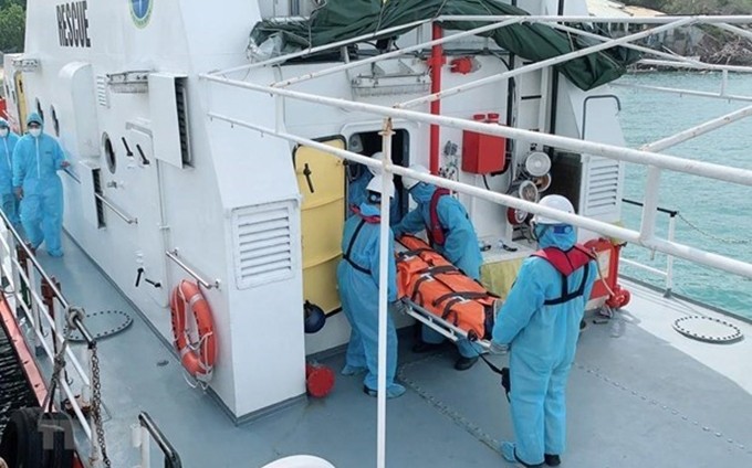 Rescata Vietnam a cuatro marineros extranjeros accidentados en alta mar. (Fotografía: VNA)