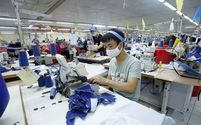 Fabricación de prendas de vestir de la empresa vietnamita Tien Hung (Fotografía: VNA)