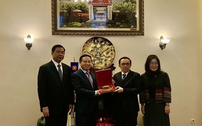 Vietnam entrega la presidencia del Comité de la Asean a Brunéi en Moscú.