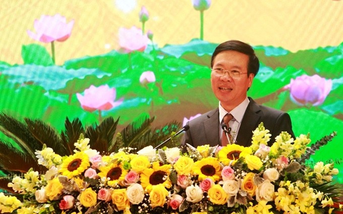 El jefe de la Comisión de Educación y Propaganda del Comité Central del Partido Comunista de Vietnam, Vo Van Thuong, interviene en el evento.