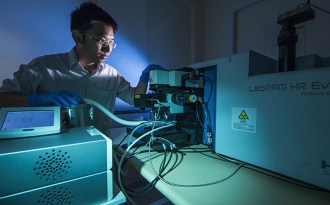 Nguyen Trong Hieu anuncia nueva herramienta para detectar fallos de semiconductores. (Fotografía: Australian National University)