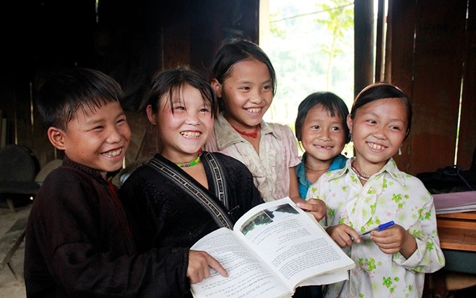 Mejorar la calidad de la educación de los niños en las regiones montañosas. (Fotografía: Daidoanket.vn)