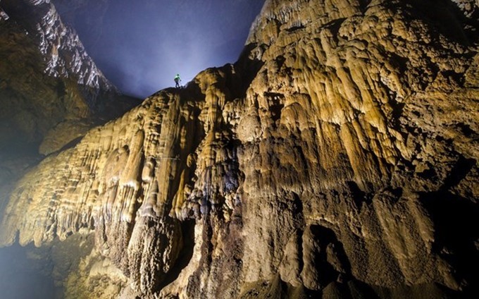 La llamada Muralla de Vietnam en la cueva Son Doong. (Fotografía: Oxalis)