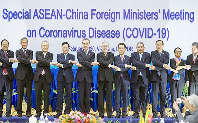 Delegados en la Reunión de Ministros de Asuntos Exteriores Asean - China sobre cooperación en lucha contra el Covid-19. (Fotografía: The Straits Times)