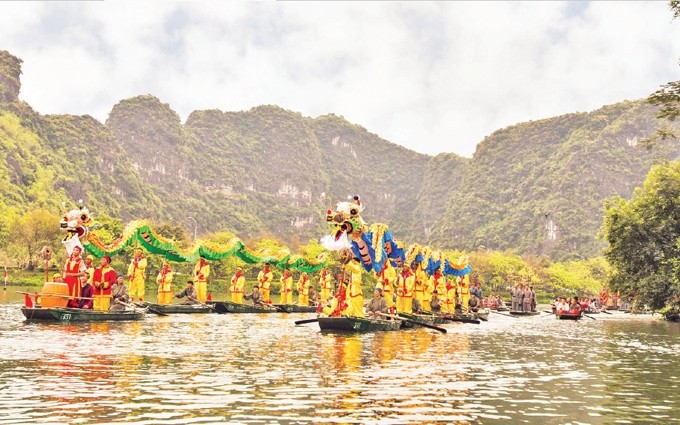 El Festival de Trang An en el Patrimonio Cultural y Natural Mundial homónimo.