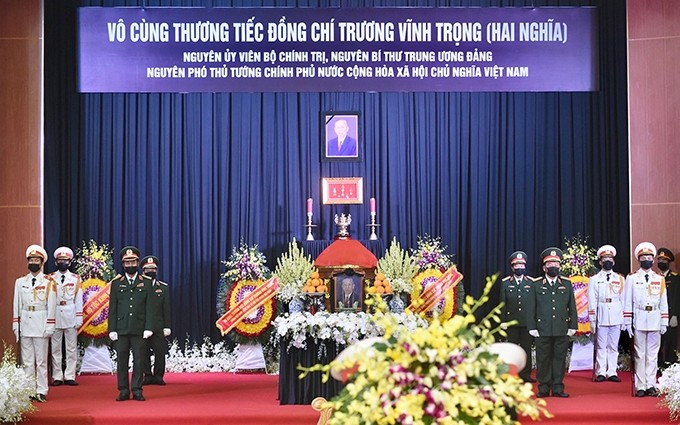 La honra fúnebre del exviceprimer ministro y también exjefe de la Comisión de Asuntos Internos del Comité Central del Partido Comunista, Truong Vinh Trong en la sede del gobierno de la provincia sureña de Ben Tre, su tierra natal. (Fotografía: Nhan Dan)