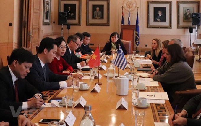 Capitales de Vietnam y Grecia robustecen cooperación cultural, turística y comercial