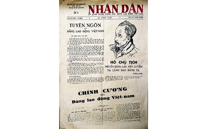 La primera edición del periódico Nhan Dan.