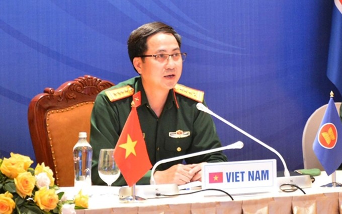 El coronel Pham Manh Thang, subjefe del Departamento de Asuntos Exteriores del Ministerio de Defensa de Vietnam, en la cita.