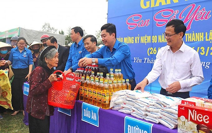 En un puesto "Compartir amor" en la provincia de Nghe An. (Fotografía: nhandan.com.vn)