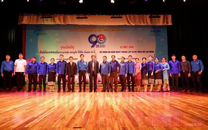 Los delegados participantes en la ceremonia.