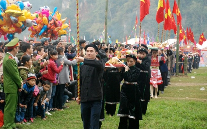 Festival Long Tong de minorías étnicas en Ba Be