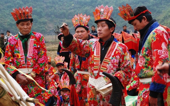  La ceremonia de “capsac" de la etnia Dao rojo. (Fotografía: tuyenquang.gov.vn)