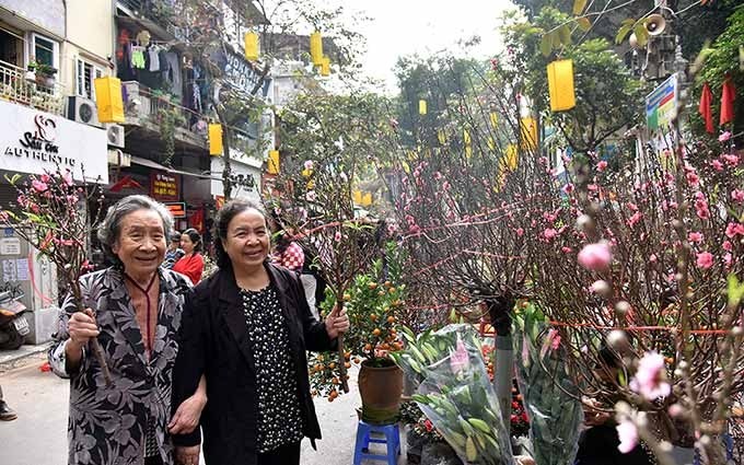 Mercado de flores en la calle Hang Luoc