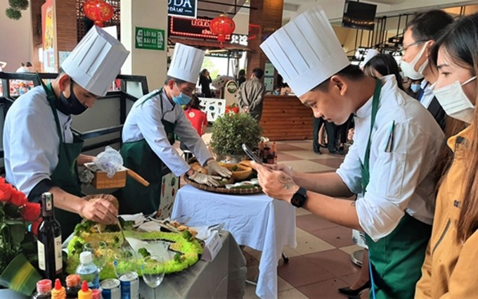 El programa atrae la participación de un centenar de chefs. (Fotografía: qdnd.vn)