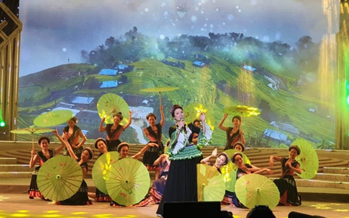Un actuación artística en la ceremonia de apertura del evento. (Fotografía: toquoc.vn)