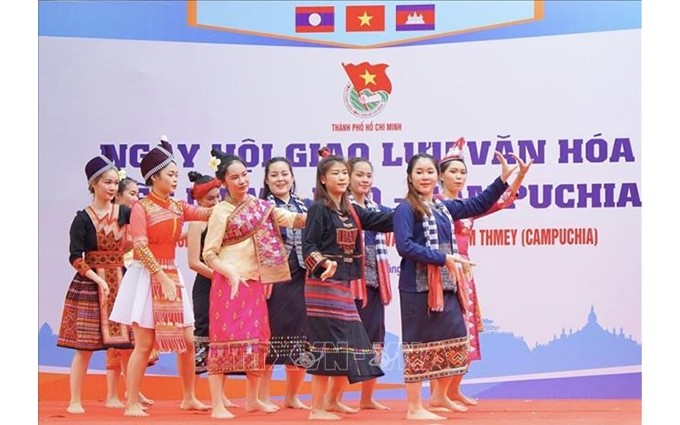 Un repertorio del baile tradicional de los estudiantes camboyanos. (Fotografía:VNA)