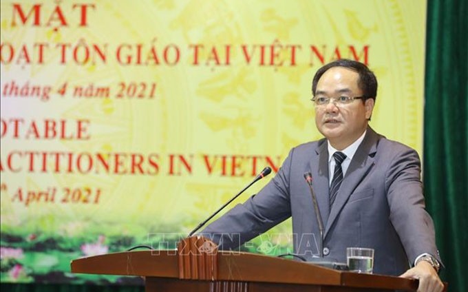 El viceministro del Interior de Vietnam y jefe del Comité Gubernamental de Asuntos Religiosos, Vu Chien Thang habla en el evento. (Fotografía: VNA)