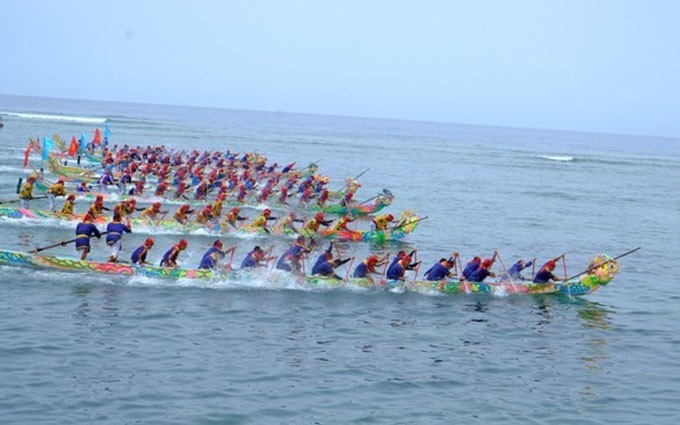El Festival de carreras de barcos de Ly Son. (Fotografía: VNA)