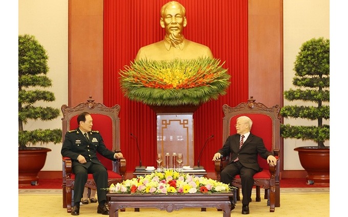 El secretario general del Partido Comunista de Vietnam, Nguyen Phu Trong, recibe al ministro de Defensa de China, Wei Fenghe. (Fotografía: VNA)