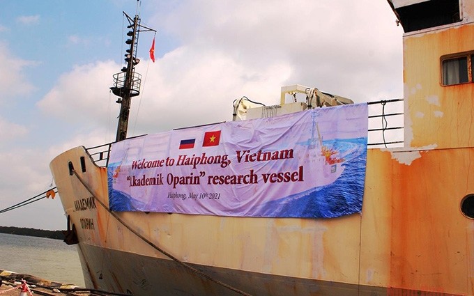El barco“Académico Oparin” en el puerto vietnamita de Chua Ve, ciudad de Hai Phong. 