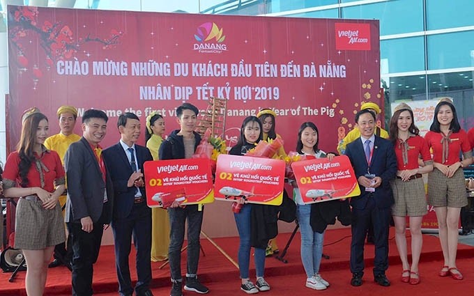 La bienvenida a los primeros pasajeros internacionales a Da Nang en el primer día del Año Nuevo Lunar 2019.