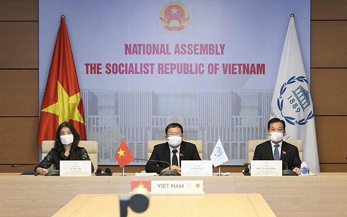 La delegación vietnamita participan en la reunión del Comité de Democracia y Derechos Humanos de la Unión Interparlamentaria. (Fotografía: quochoi.vn)