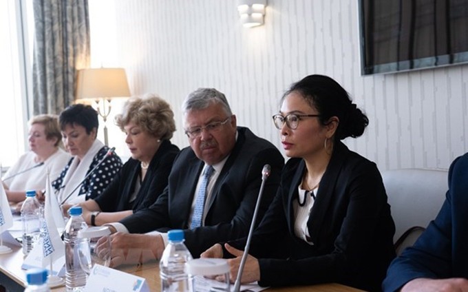 La encargada de negocios de Hanói en Moscú, Nguyen Quynh Mai, interviene en la cita. (Fotografía: VNA)