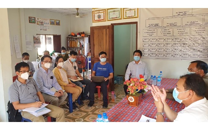 La delegación de médicos vietnamitas apoya a la lucha contra el Covid-19 en Laos.