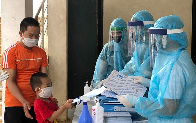 Proteger y cuidar a los niños en medio del Covid-19. (Fotografía: laodongxahoi.net)