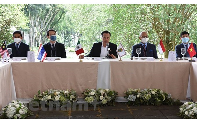 La delegación de la Asean en México se reúne con el gobernador del estado Veracruz, Cuitláhuac Gracía Jiménez. (Fotografía: VNA)