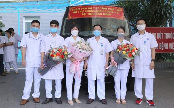 Phu Tho envía personal médico para apoyar a Bac Ninh en la lucha contra la pandemia