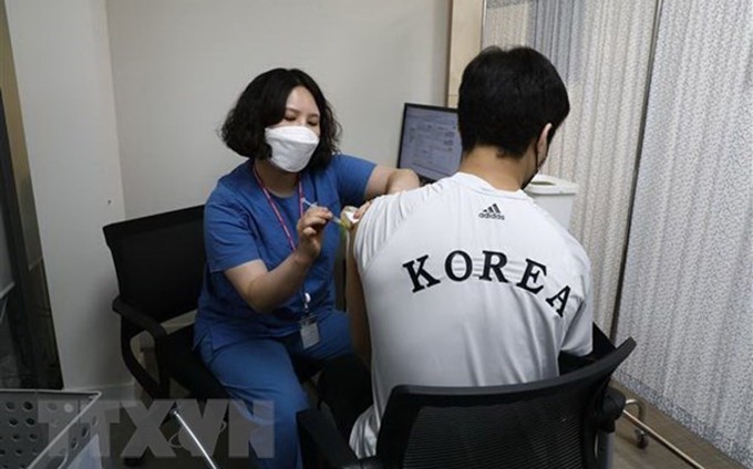 Vacunación contra el Covid-19 en Corea del Sur (Fuente:AFP/VNA)