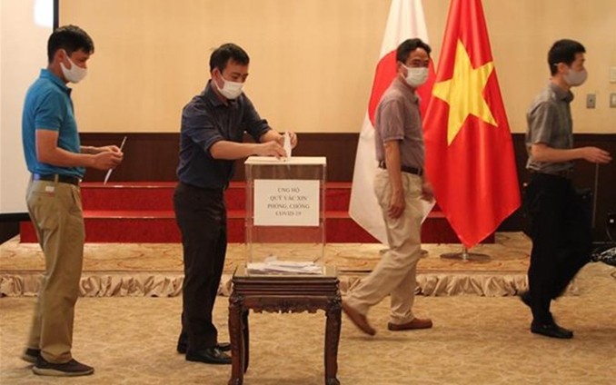 La Embajada vietnamita en Japón celebra un acto para respaldar el Fondo nacional de Vacunas contra el Covid-19.