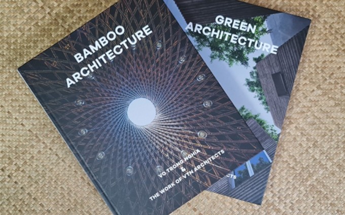 Los libros Bamboo Architecture y Green Architecture (Fotografía: thanhnien.vn)