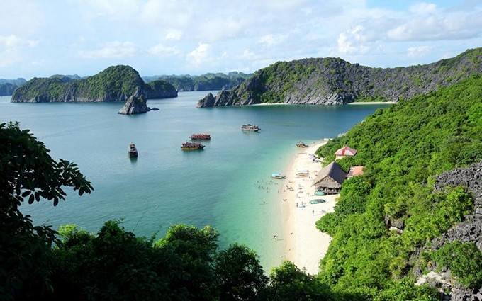 Localidades vietnamitas reabren con cautela turismo intraprovincial