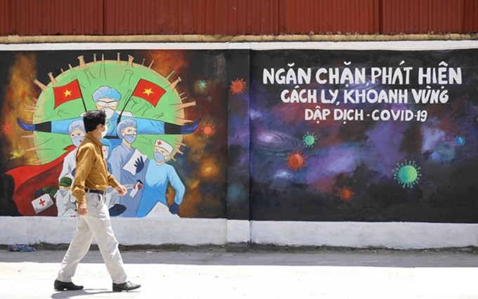 La obra, localizada en la calle Vu Trong Khanh, atrae la atención de muchas personas.