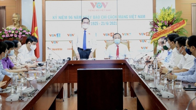 El vicepresidente permanente de la Asamblea Nacional de Vietnam, Tran Thanh Man, habla en la Voz del país.