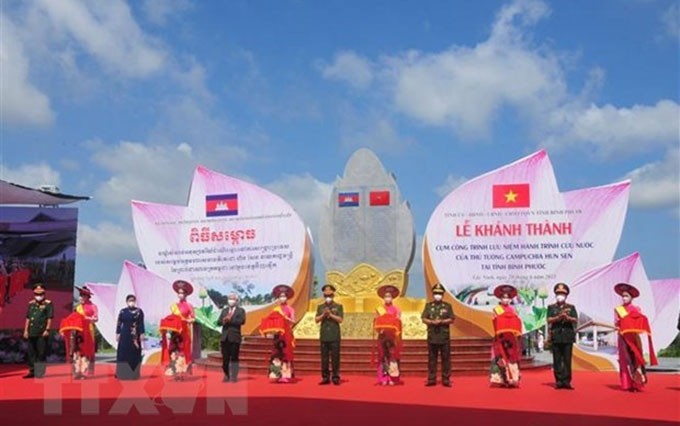 La inauguración del complejo de obras sobre el viaje de salvación nacional del primer ministro camboyano, Hun Sen. (Fotografía: VNA)