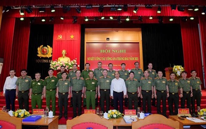 El presidente de Vietnam, Nguyen Xuan Phuc, y delegados en la reunión. (Fotografía: Nhan Dan)