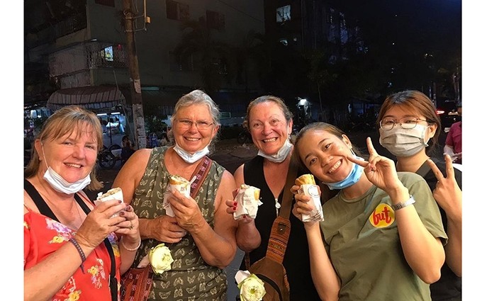 Turistas estadounidenses experimentan un tour gastronómico en Ciudad Ho Chi Minh. (Fotografía: Robert 003/Tripadvisor)