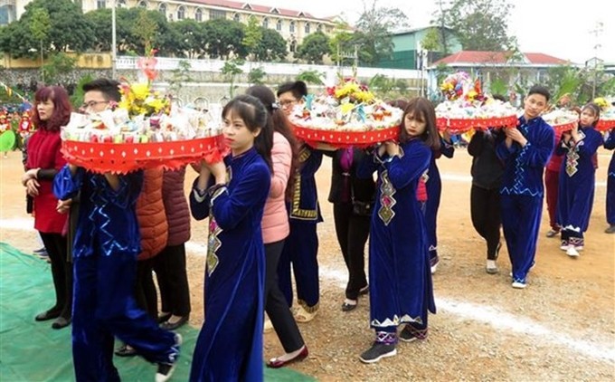 Etnia minoritaria Tay de Vietnam celebra su tradicional Festival Long Tong. (Fotografía: VNA)