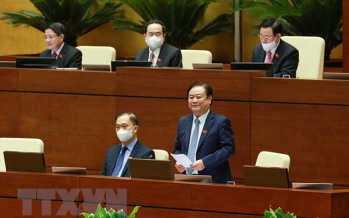 El ministro de Agricultura y Desarrollo Rural, Le Minh Hoan, interviene en la discusión. (Fotografía: VNA)